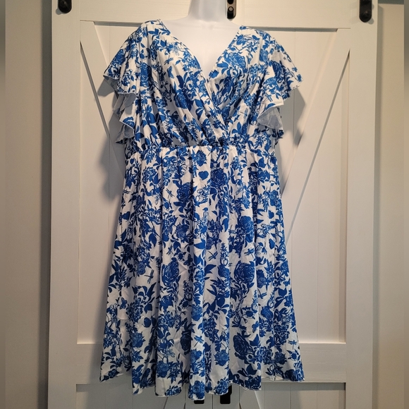 NWT Floral Print Wrap V Neck Dress | Size 2XL - Picture 3 of 6